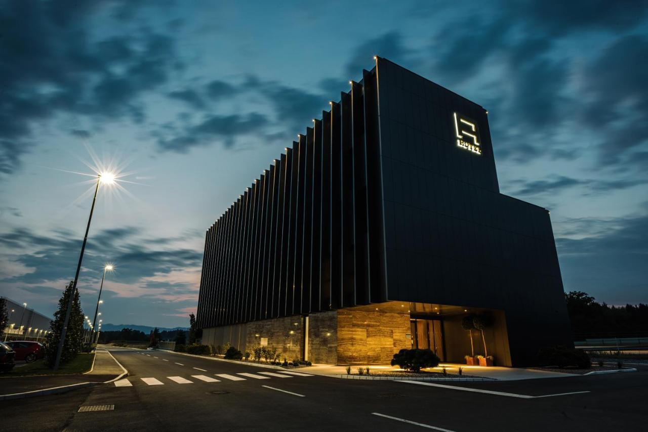 Hotel A Plus Целие Екстериор снимка