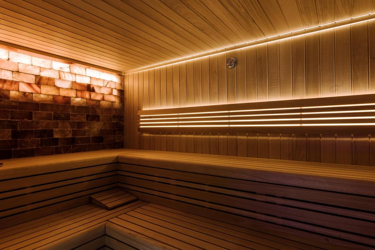 Hotel A Plus Целие Екстериор снимка
