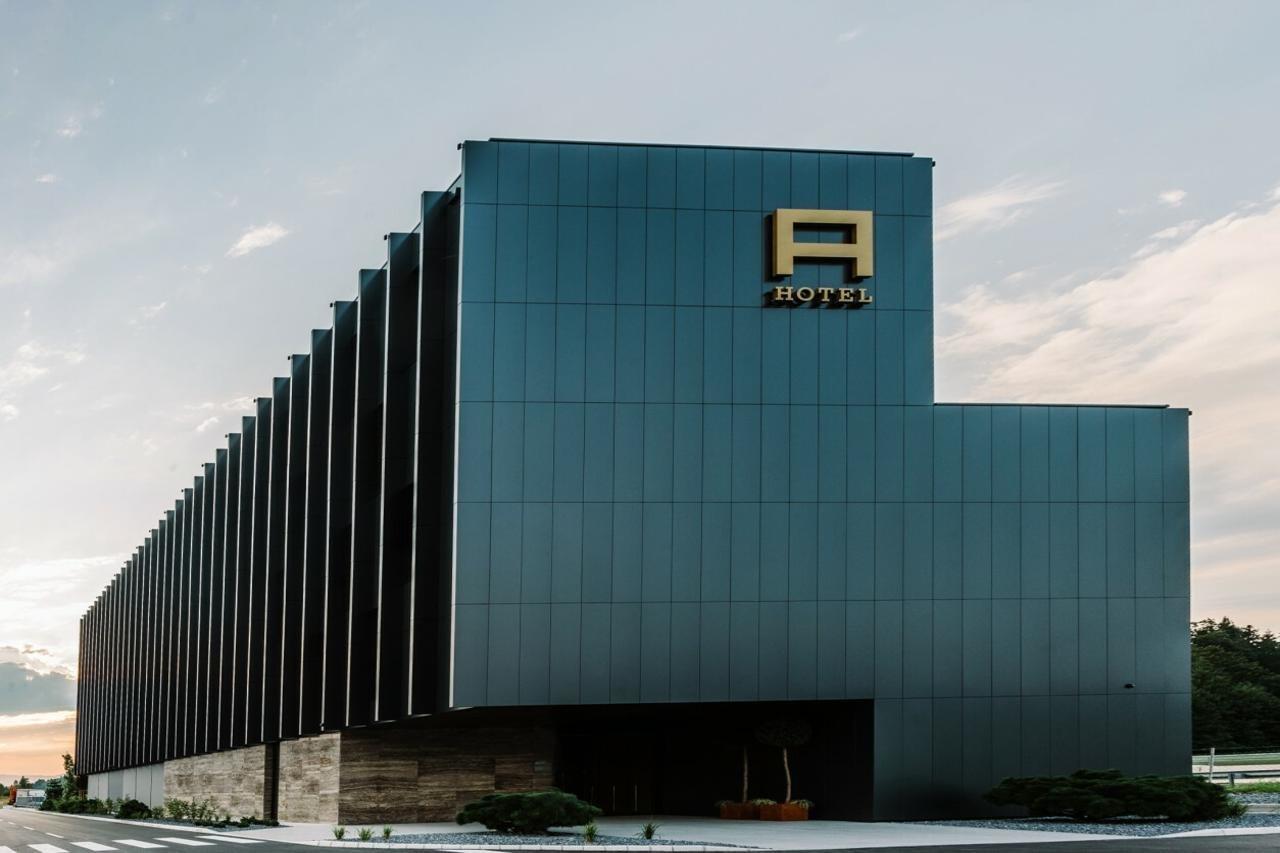Hotel A Plus Целие Екстериор снимка