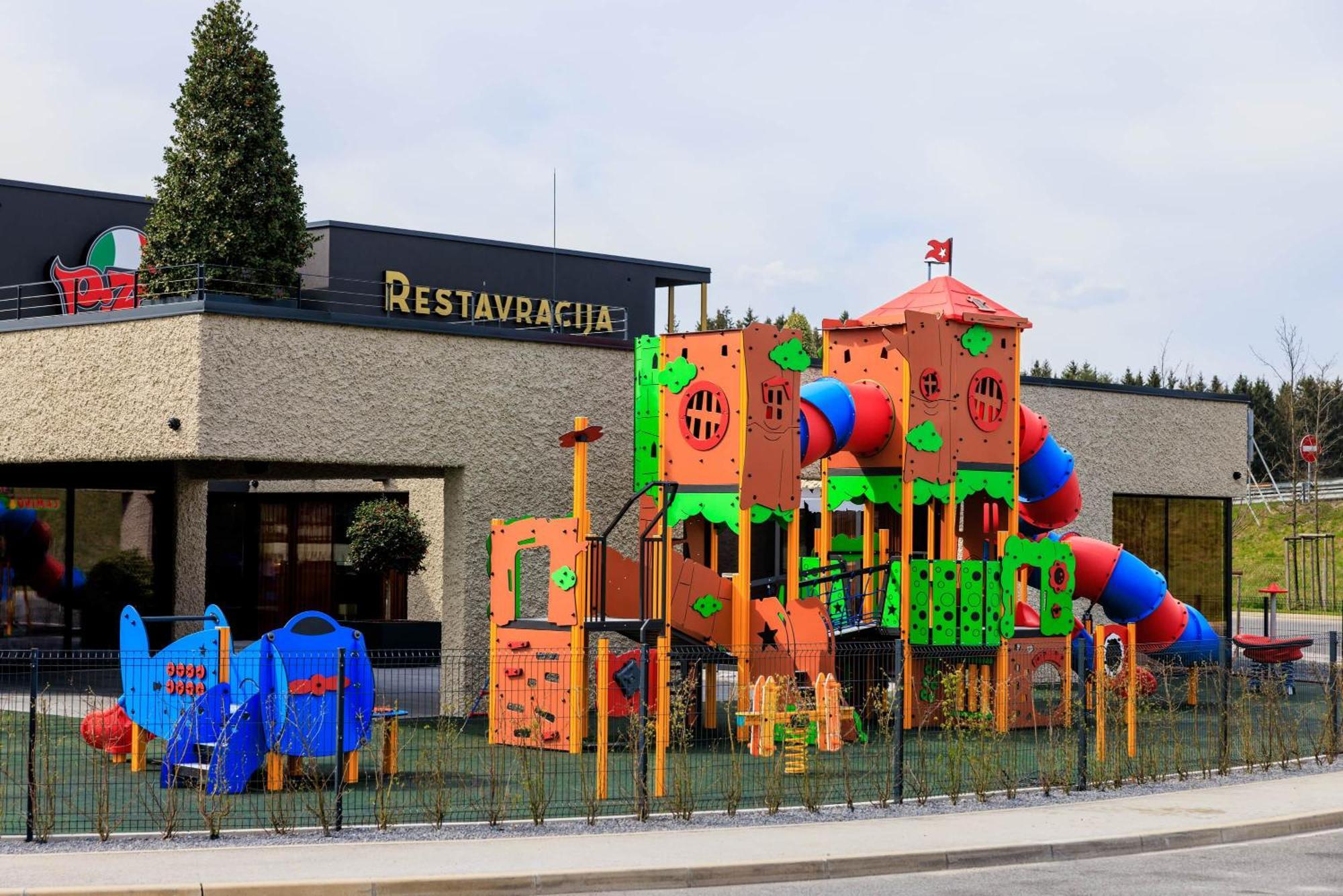Hotel A Plus Целие Екстериор снимка